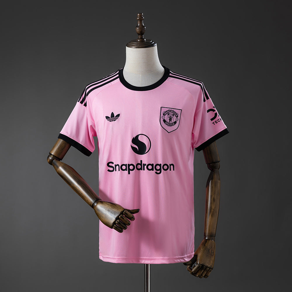 Manchester United 25/26 Goalkeeper Home - Fan Version